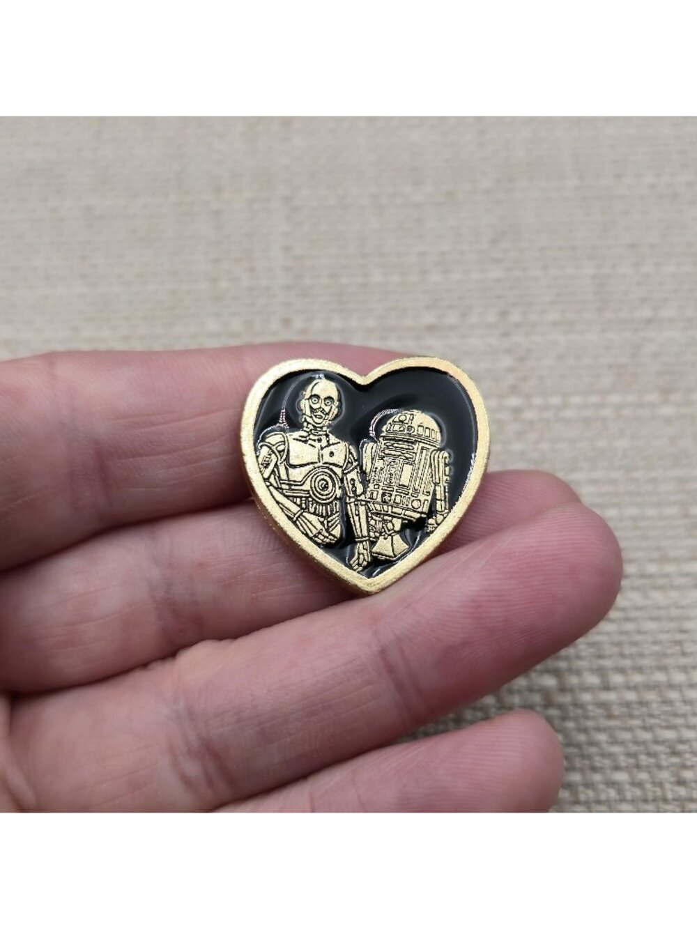 2011 Star Wars C-3PO R2-D2 Heart Enamel Droids Valentine Lapel Pin A8129